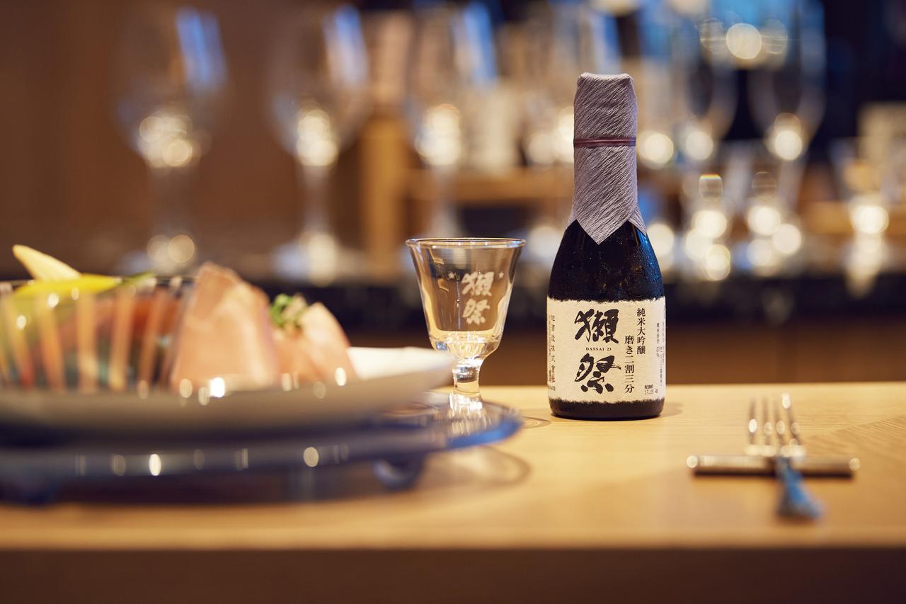Hotel Silks Club Kaohsiung Exterior foto A bottle of awamori