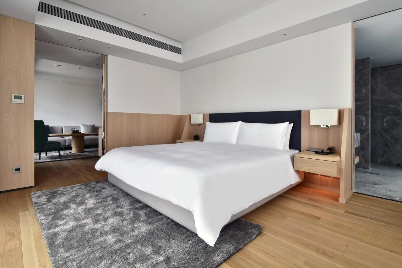 Hotel Silks Club Kaohsiung Exterior foto A bedroom at the hotel